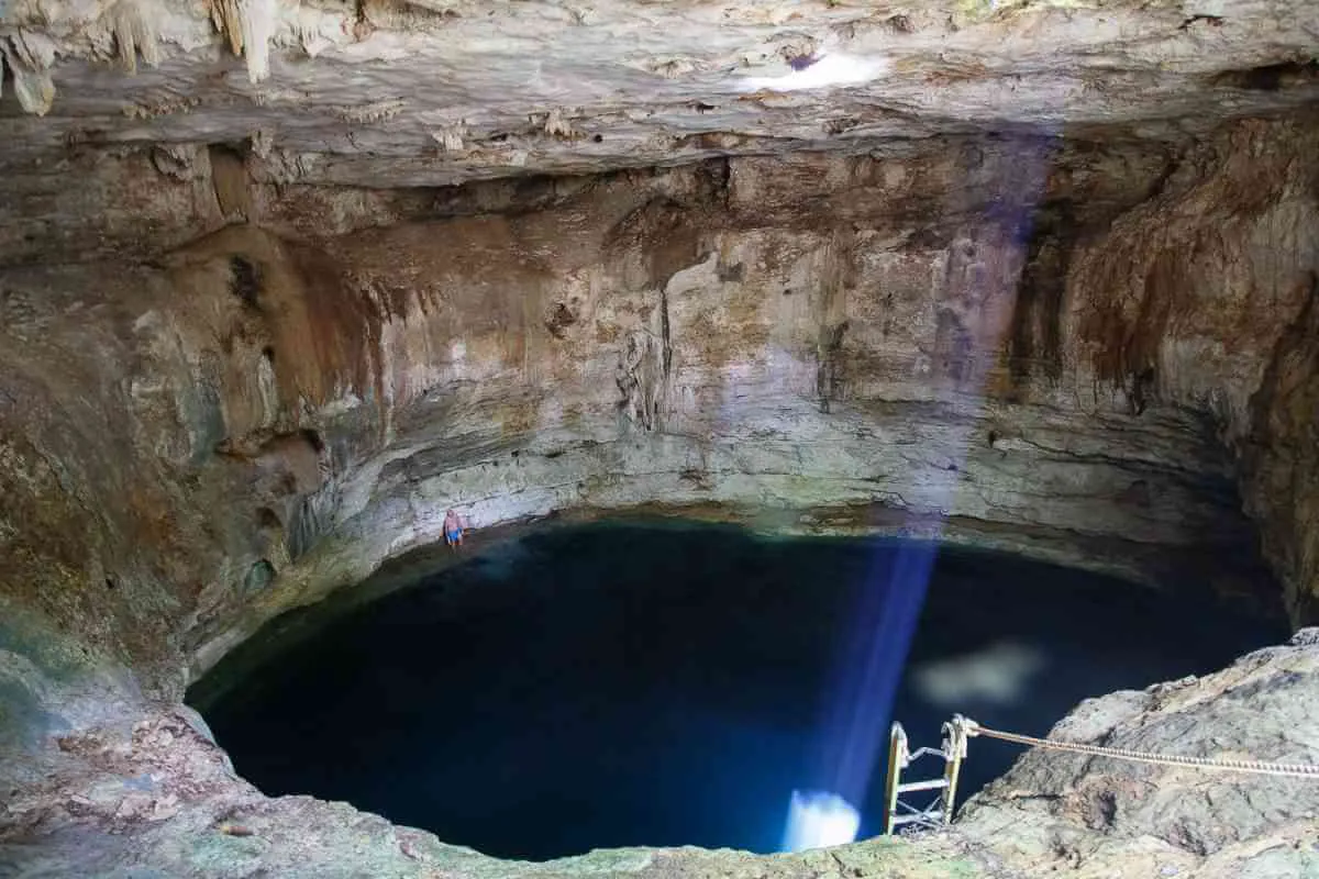 Los Cenotes y su Significado Profundo en la Cultura Maya