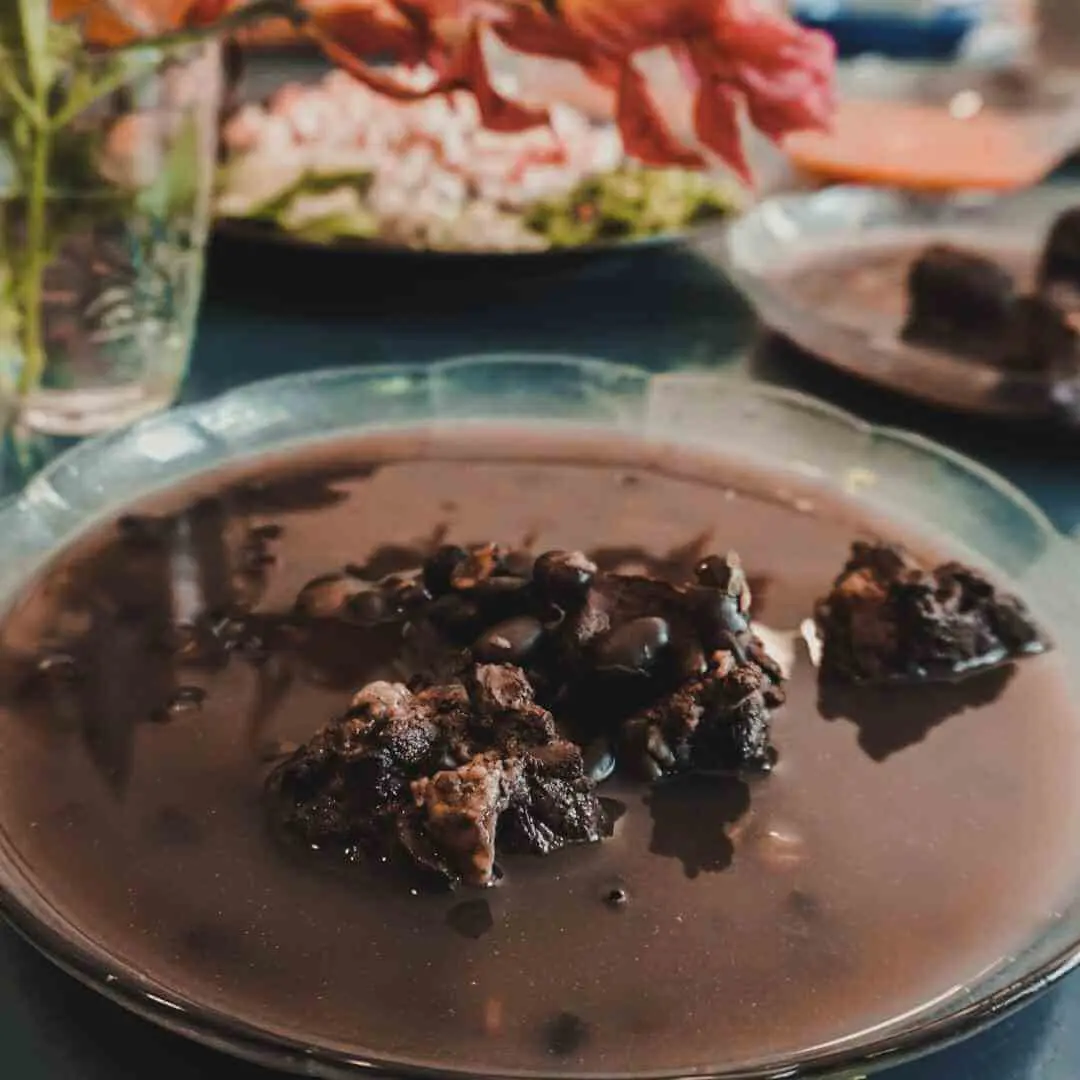 Frijol con puerco, platillo yucateco. 