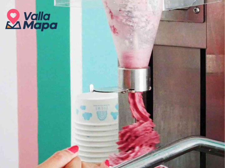 Yogurt ice cream and fruit-style dessert stop in Valladolid for hot afternoon walks