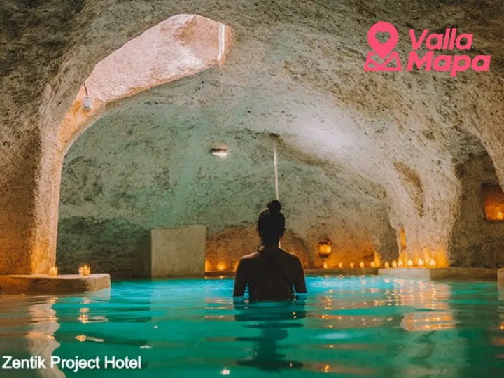 Romantic colonial hotel courtyard in Valladolid used for a stay-planning guide