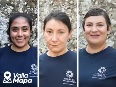 Casas en Valladolid and VallaMapa team members in branded shirts in Valladolid